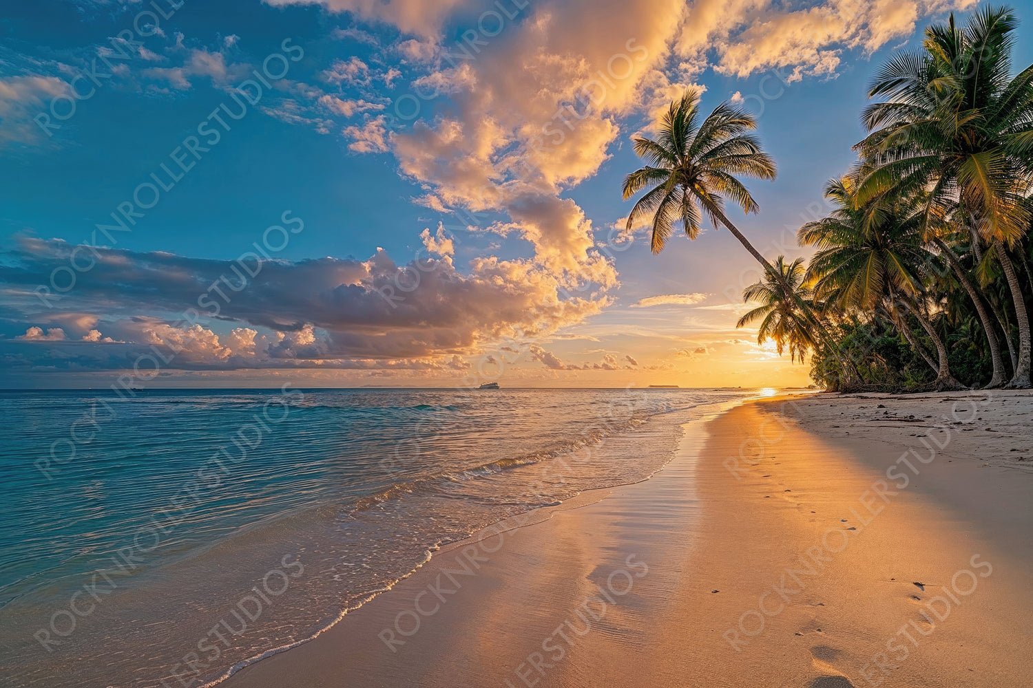 Scenic Vacation Resort in Florida. Tourism wallpaper with Breath-taking Sunset Beach.